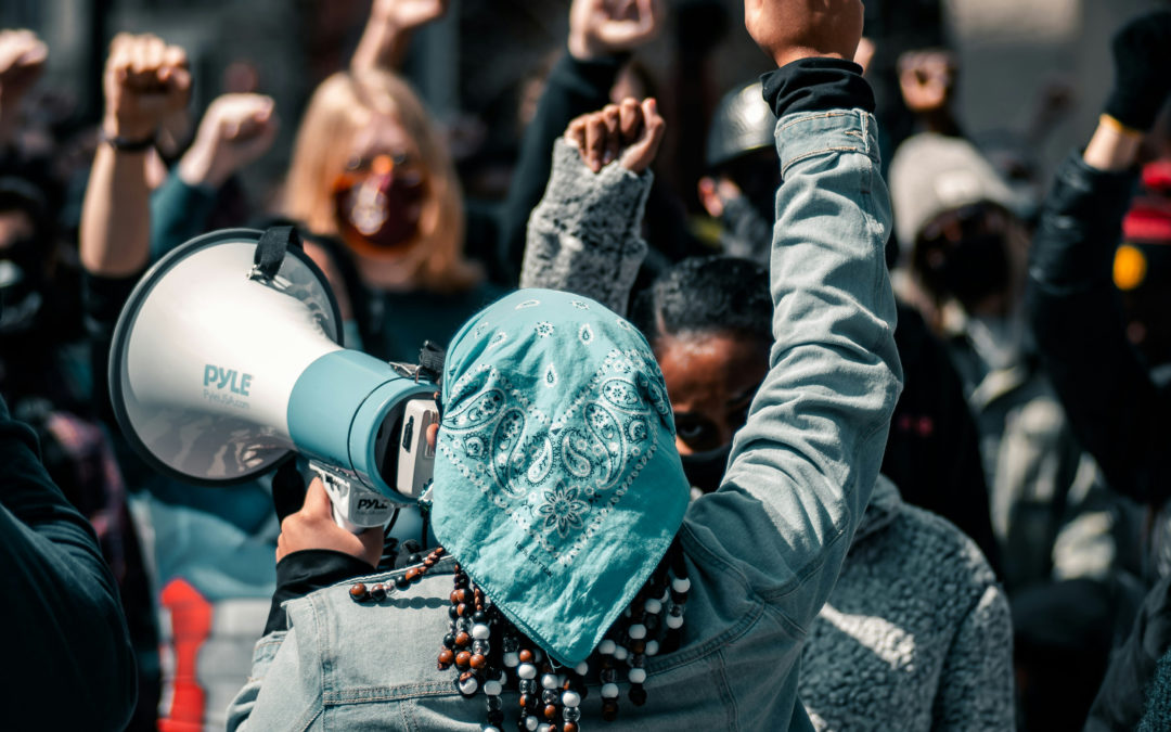 L’UDC Vaud condamne les manifestants violents et demande la création d’un registre fédéral